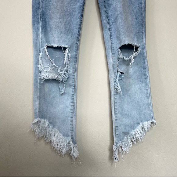 Forever 21 Distressed Cropped Raw Hem Jeans Size Small - Picture 2 of 11